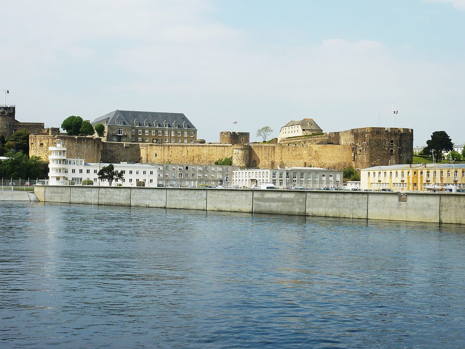 Le château de Brest vu depuis le port de plaisance